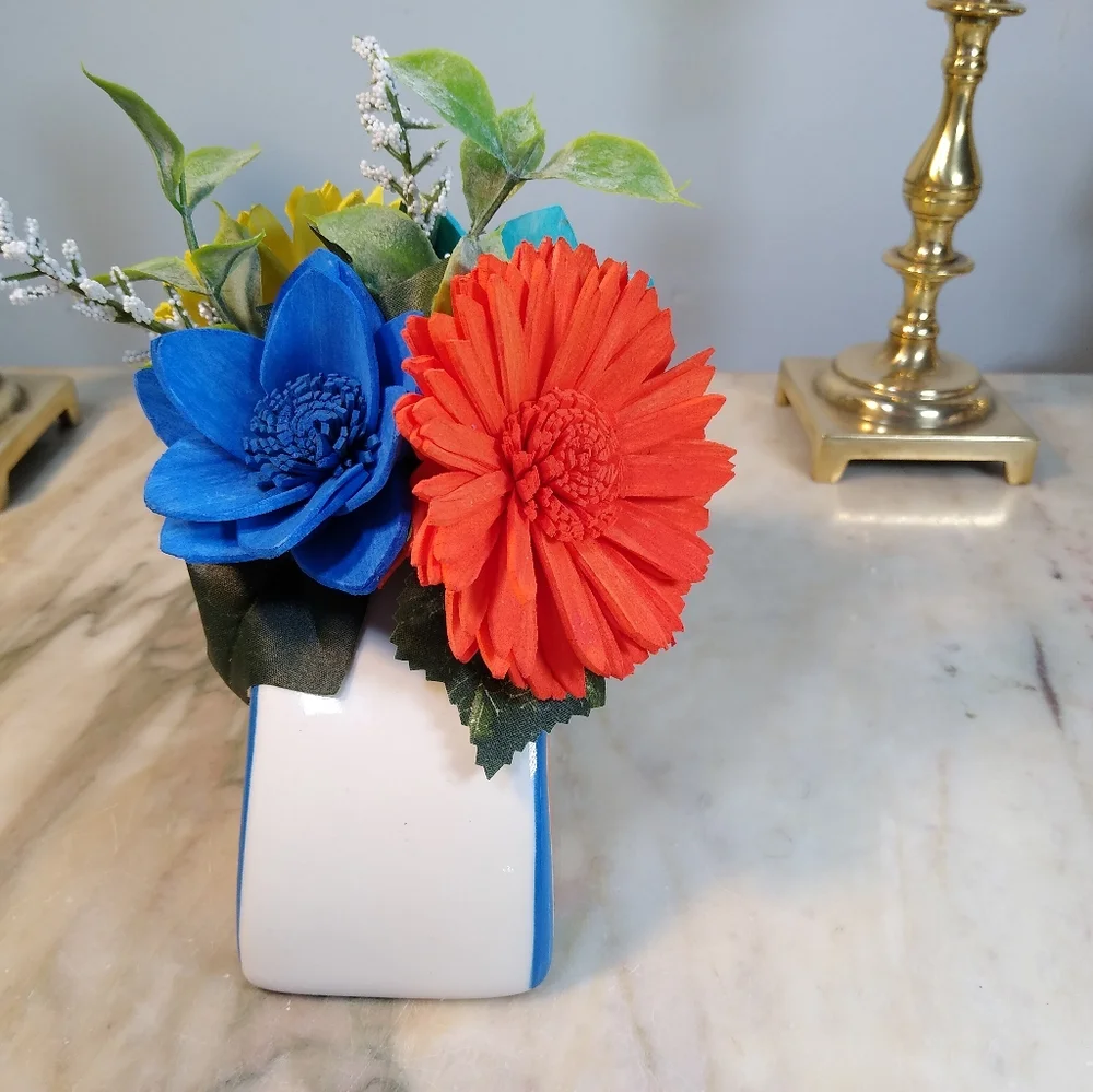 Rainbow planter with 4 pretty coordinating Sola wood flowers